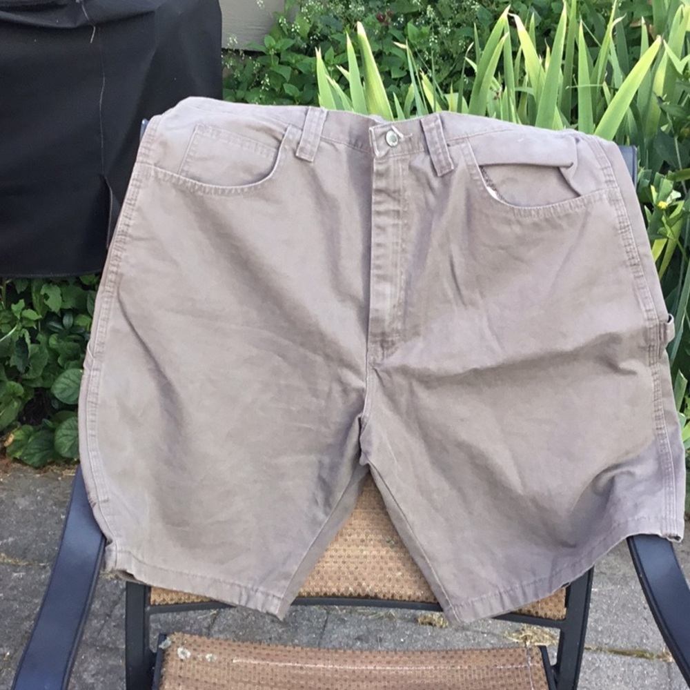 Men’s Wrangler Tan Cargo Shorts Lightweight Summer Essential